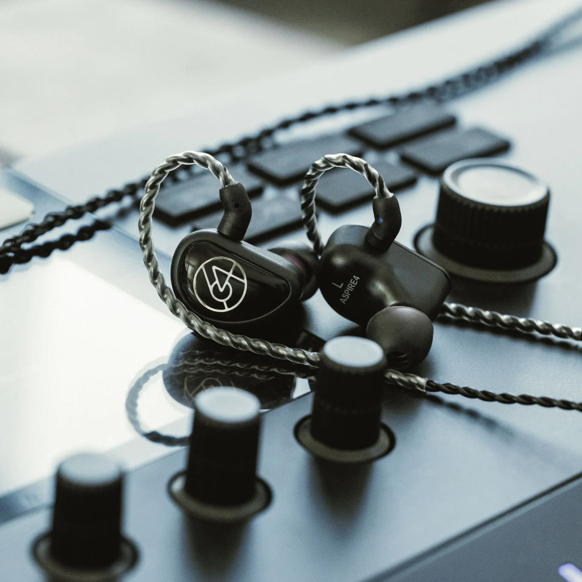 Headphone-Zone-64-Audio-Aspire-4