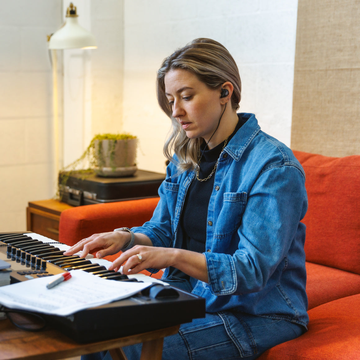 Headphone-Zone-64-Audio-Aspire-4