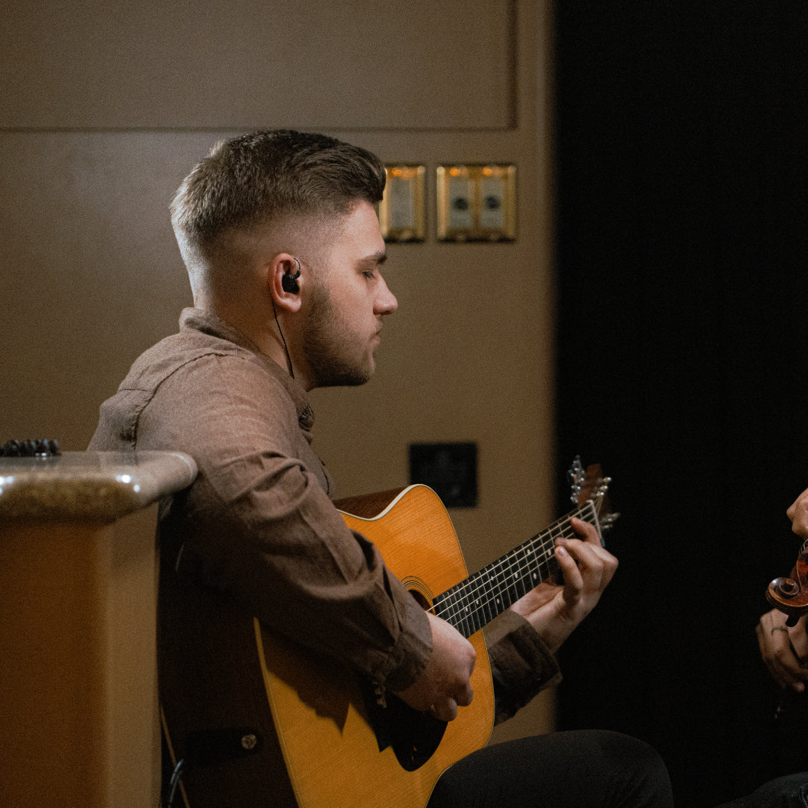 Headphone-Zone-64-Audio-Aspire-4