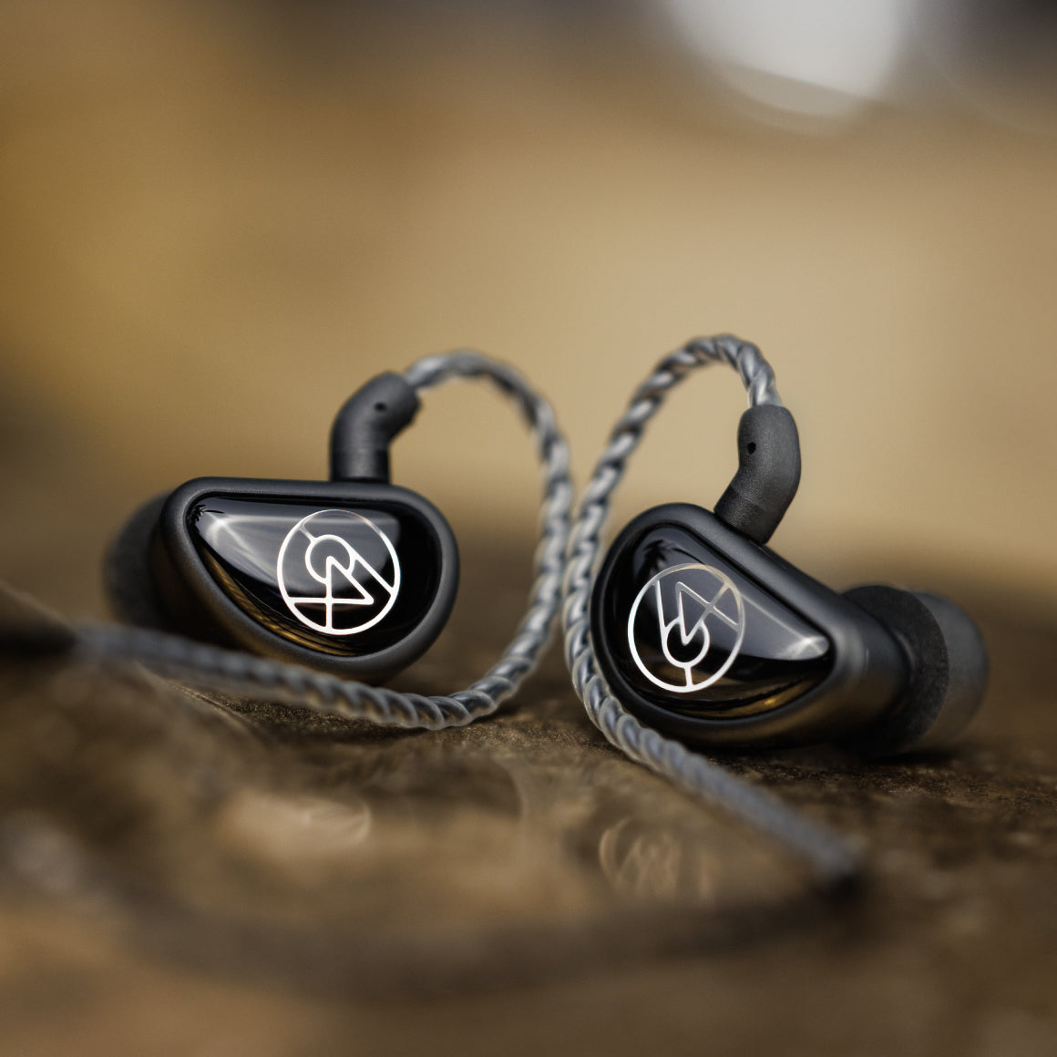 Headphone-Zone-64-Audio-Aspire-4