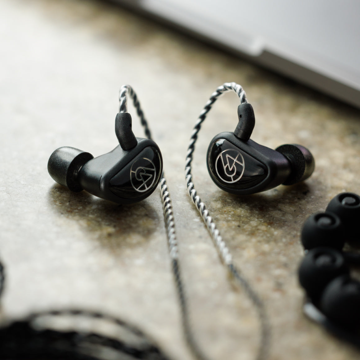 Headphone-Zone-64-Audio-Aspire-4