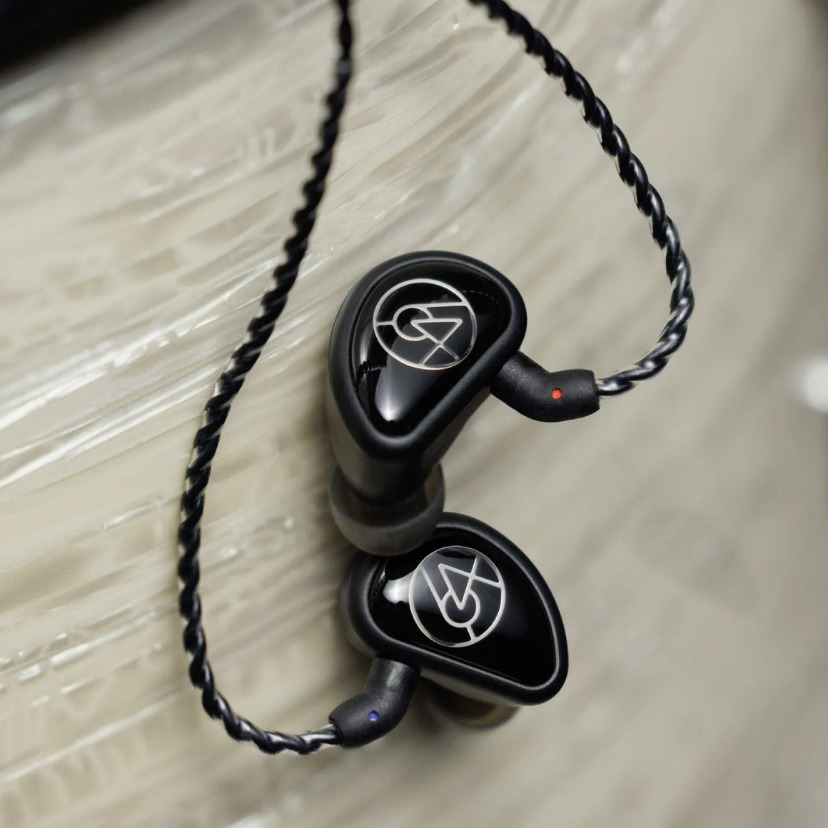 Headphone-Zone-64-Audio-Aspire-4