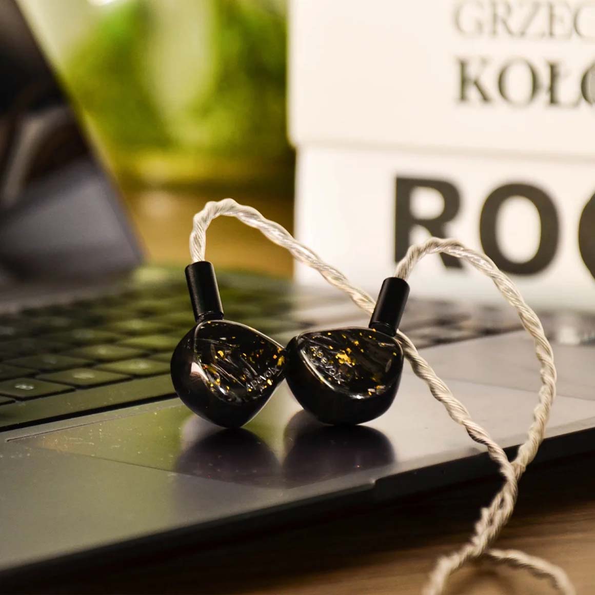 Headphone-Zone-Apevoix-Grit