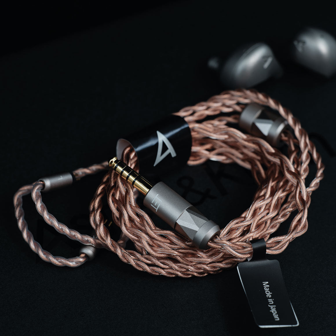 Headphone-Zone-Astell-_-Kern-Luna
