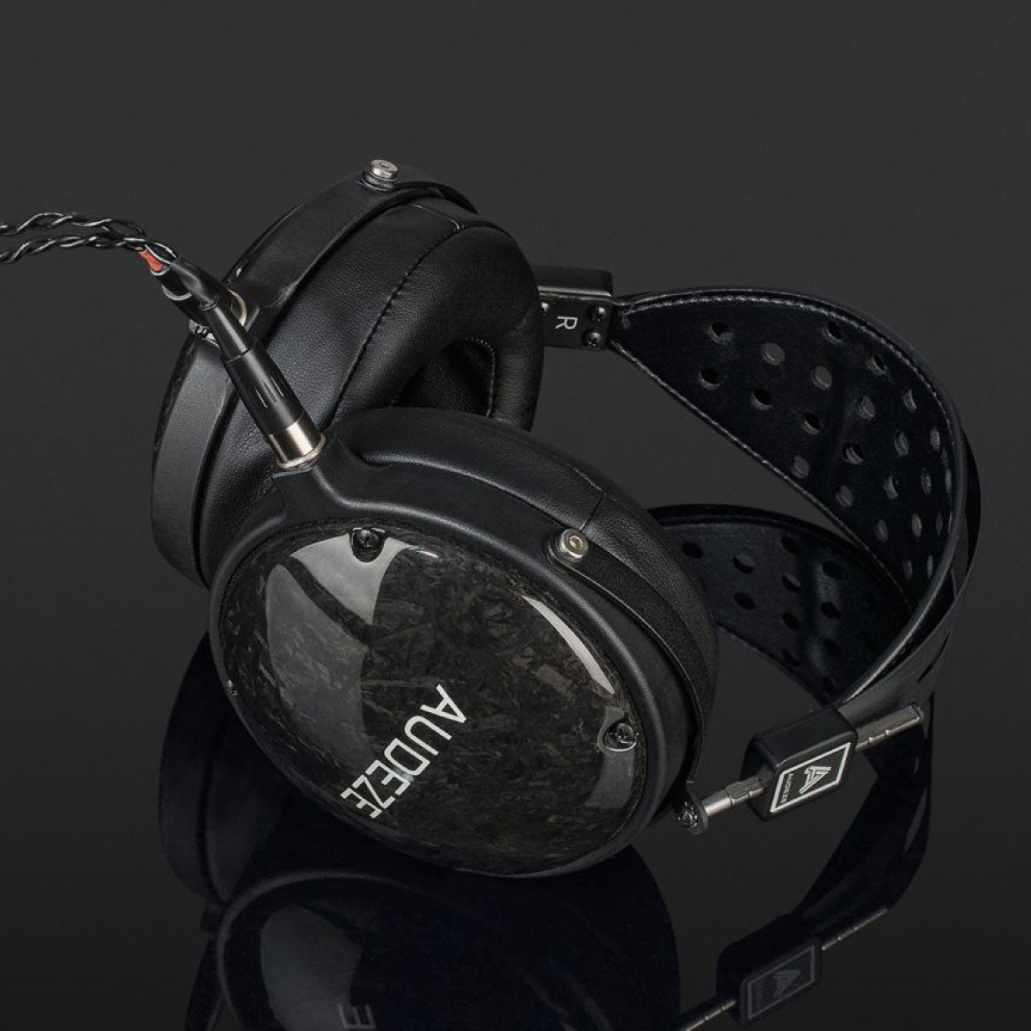 Headphone-Zone-Audeze-LCD2 Closed-Back