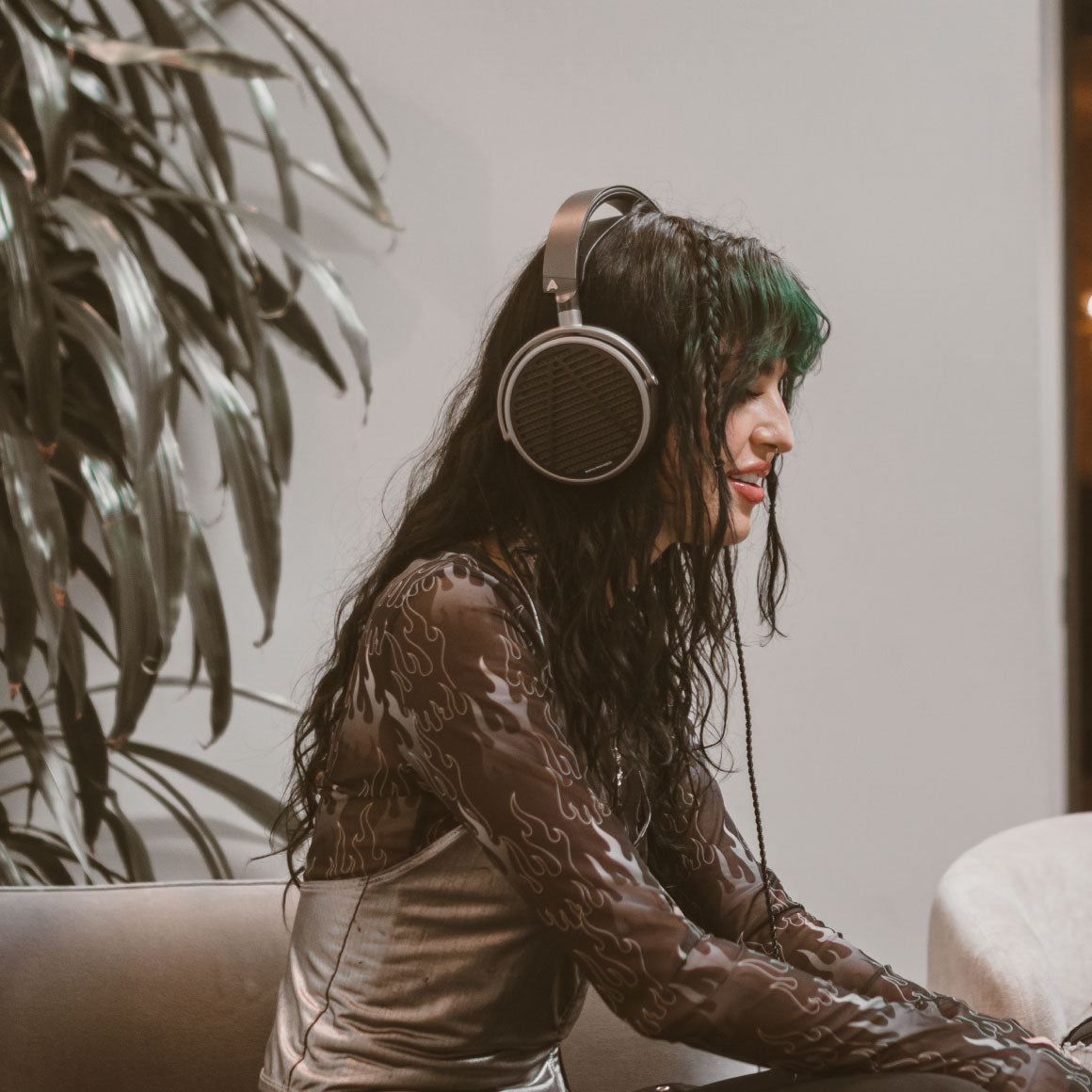 Headphone-Zone-Audeze-MM-100