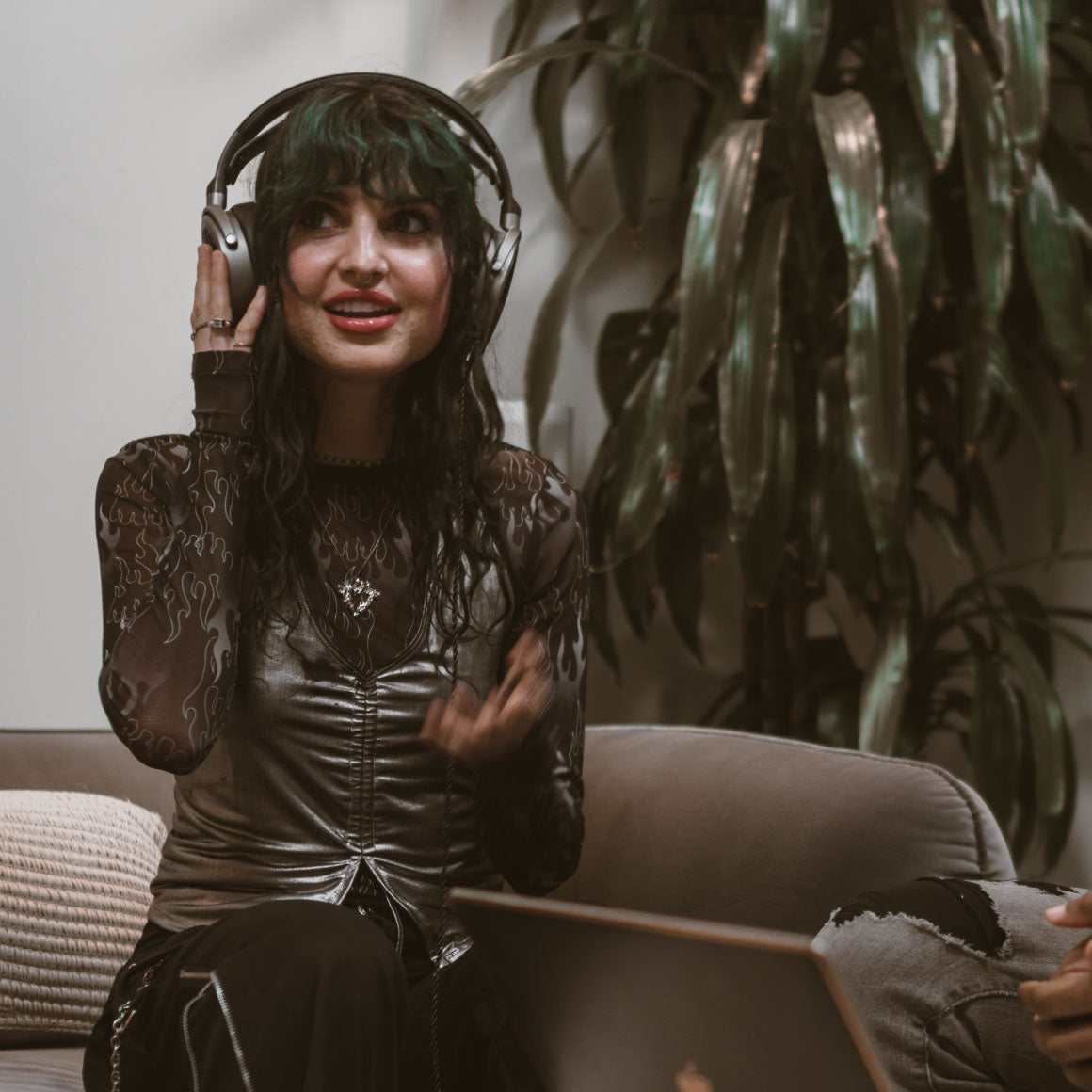 Headphone-Zone-Audeze-MM-100