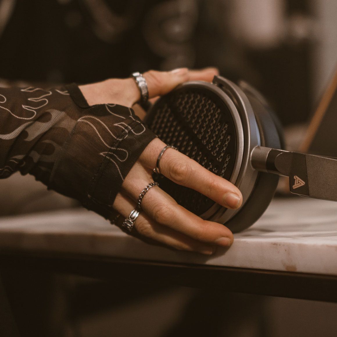 Headphone-Zone-Audeze-MM-100