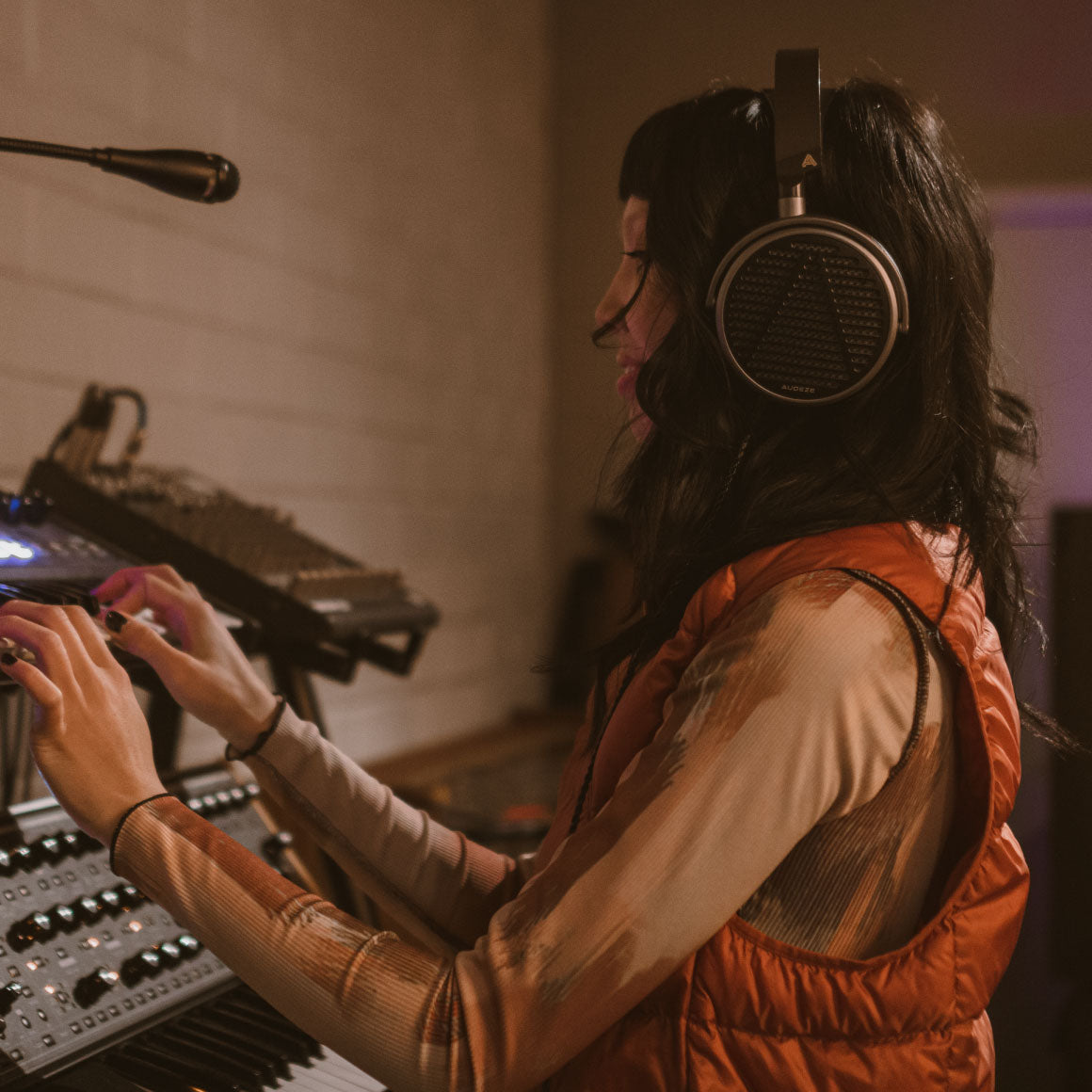 Headphone-Zone-Audeze-MM-100