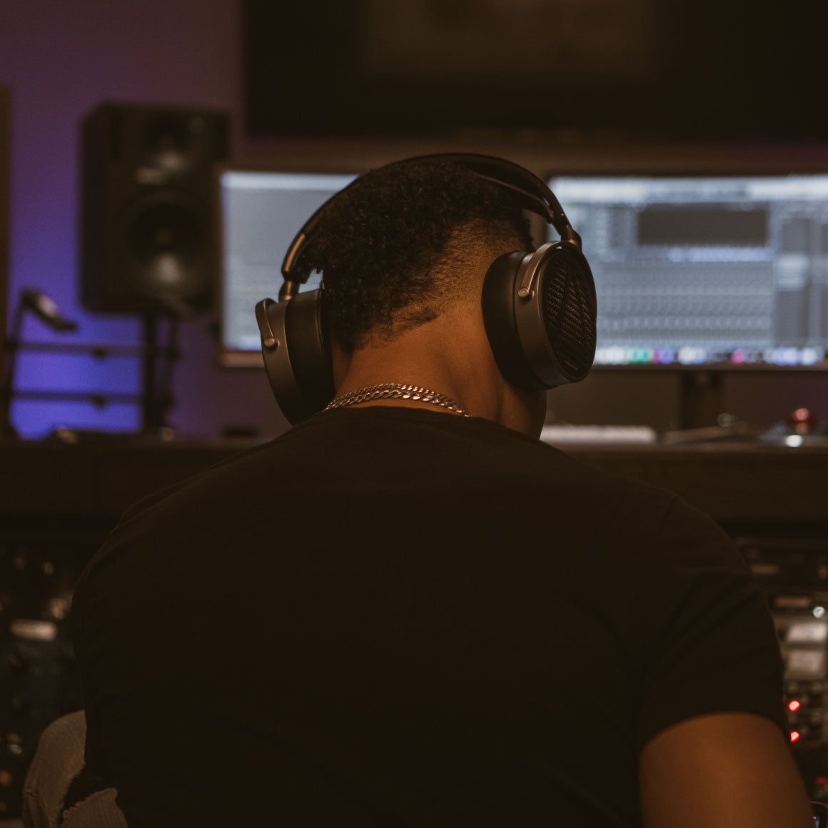 Headphone-Zone-Audeze-MM-100