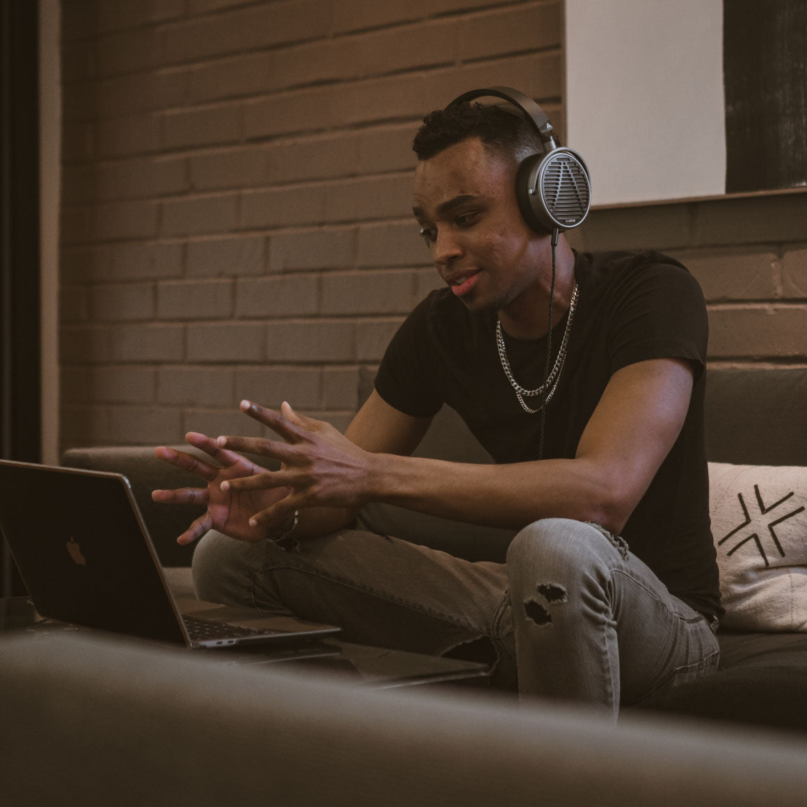 Headphone-Zone-Audeze-MM-100