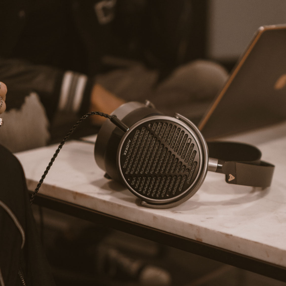 Headphone-Zone-Audeze-MM-100