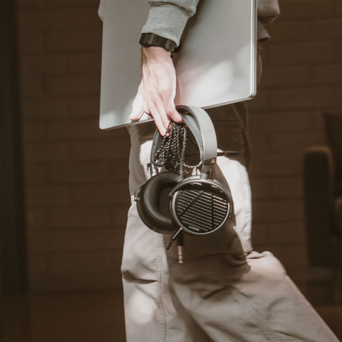 Headphone-Zone-Audeze-MM-100