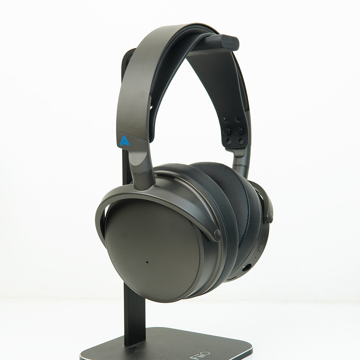 Headphone-Zone-Audeze-Maxwell-Playstation-Demo-Unit