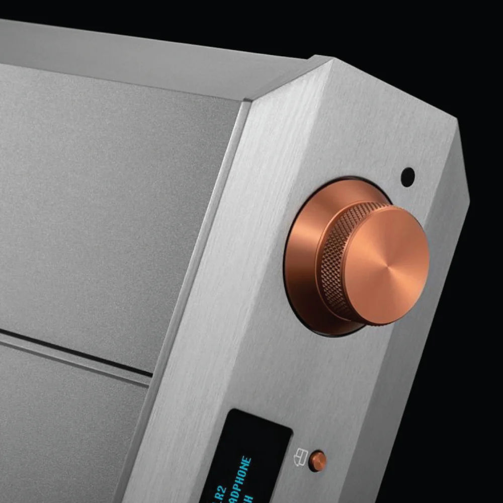 Headphone-Zone-Burson-Audio-Soloist-Voyager-Max