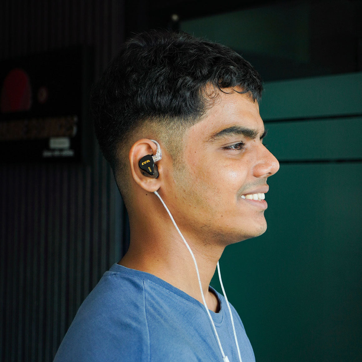Headphone-Zone-CCA-CS16-black-with-mic