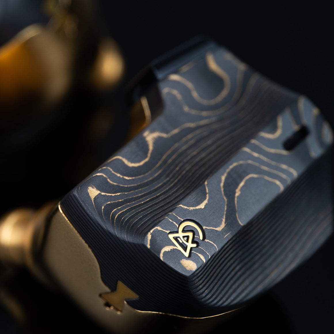 #Color_Gold