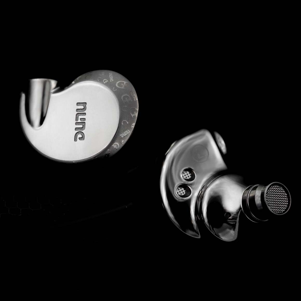 #Color_Titanium Grey