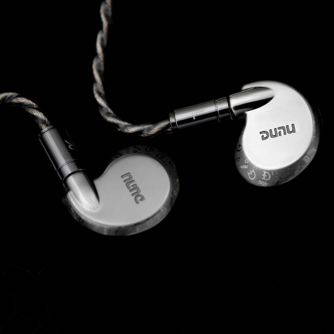 #Color_Titanium Grey