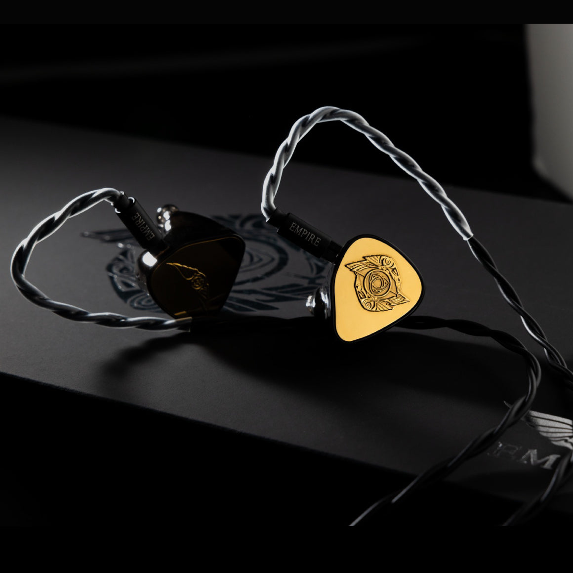 Headphone-Zone-Empire-Ears-Raven-Limited-Edition-01