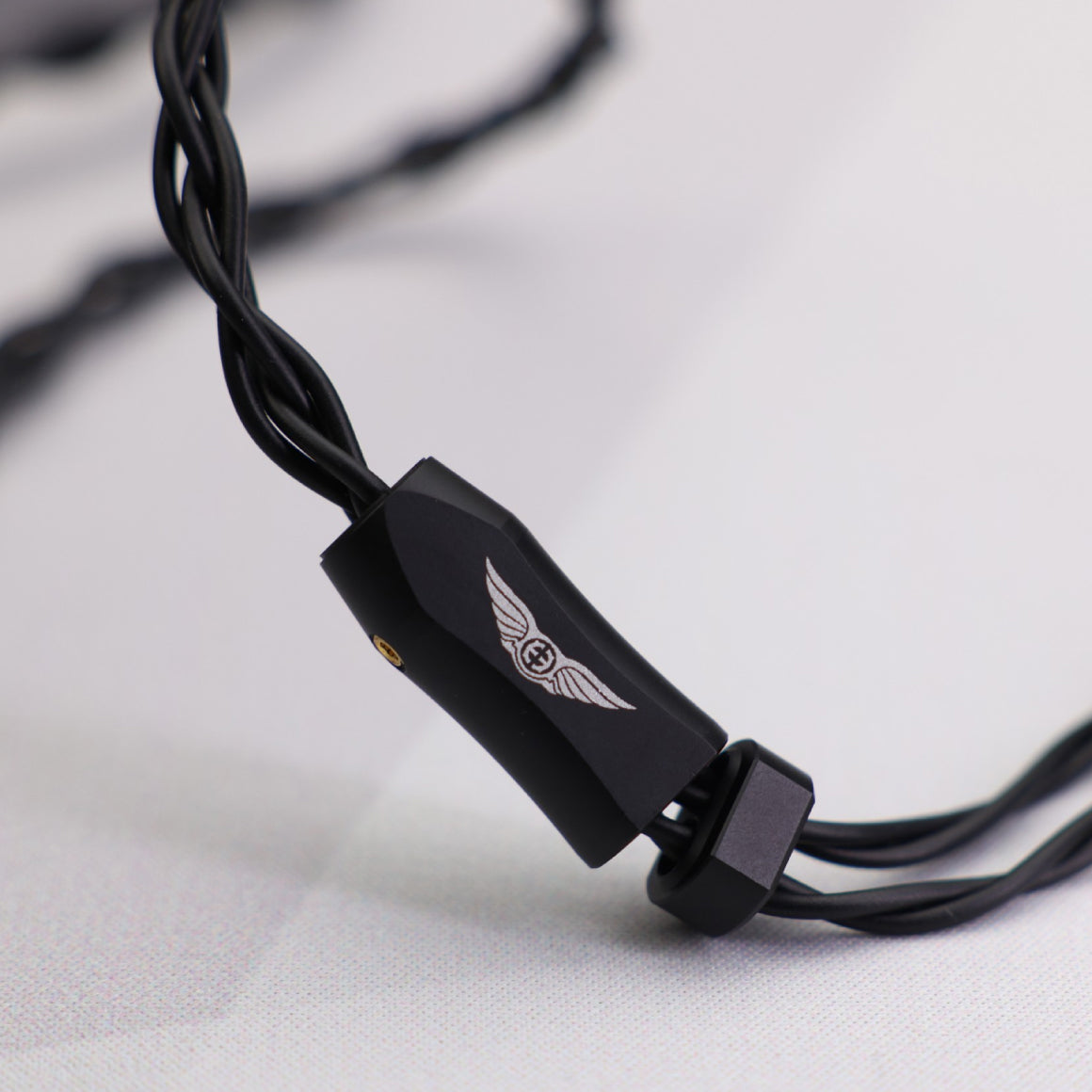 Headphone-Zone-Empire-Ears-Raven-Limited-Edition-01