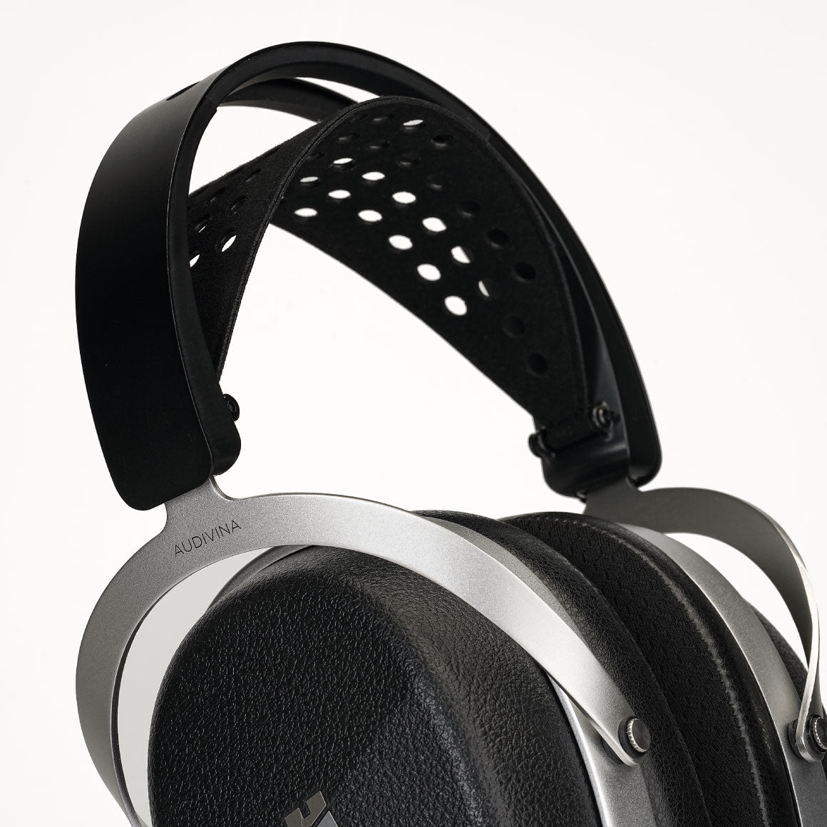 Headphone-Zone-HiFiMAN-AUDIVINA_LE