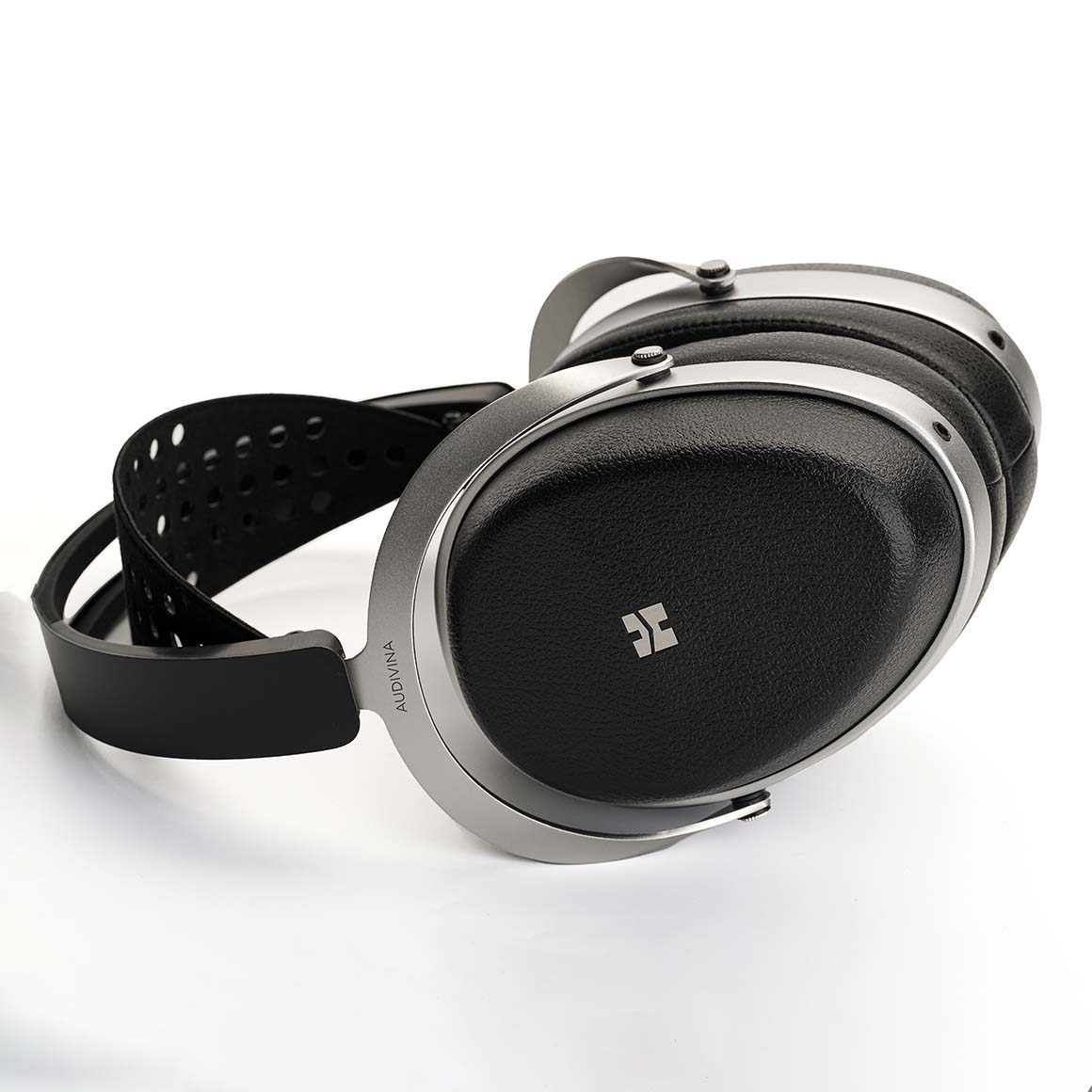 Headphone-Zone-HiFiMAN-AUDIVINA_LE