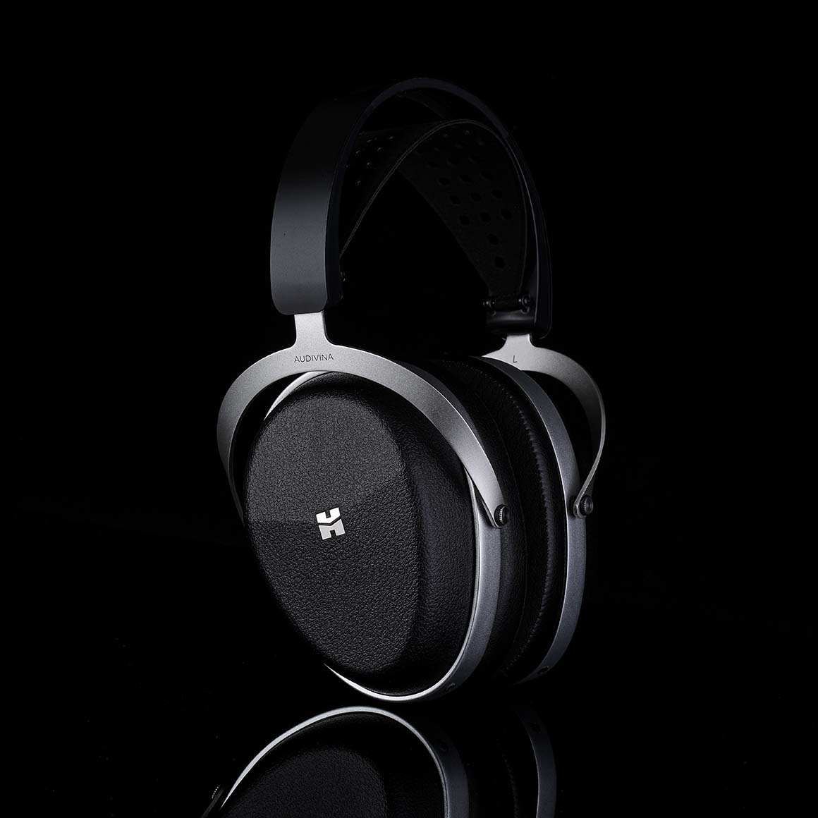 Headphone-Zone-HiFiMAN-AUDIVINA_LE