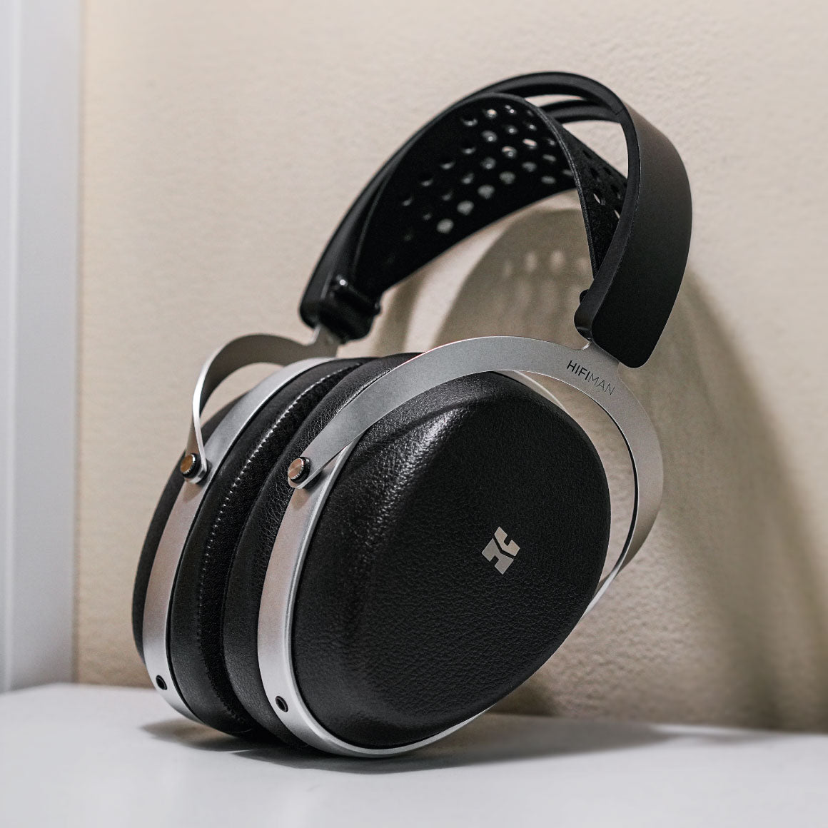 Headphone-Zone-HiFiMAN-AUDIVINA_LE