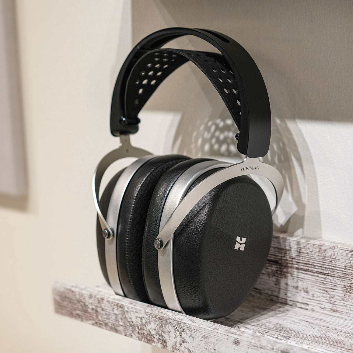 Headphone-Zone-HiFiMAN-AUDIVINA_LE