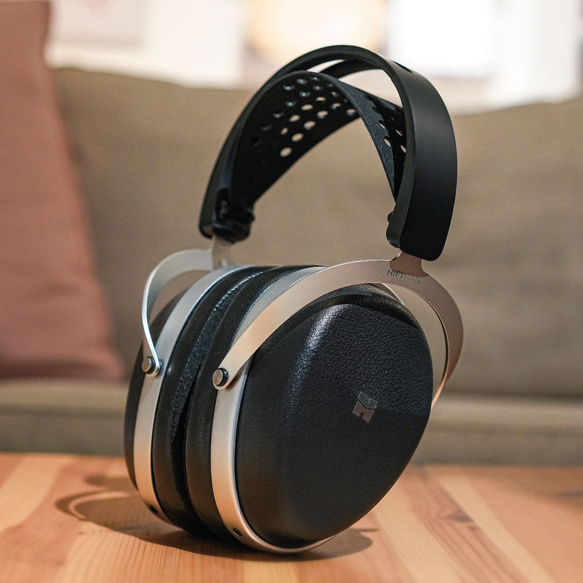 Headphone-Zone-HiFiMAN-AUDIVINA_LE