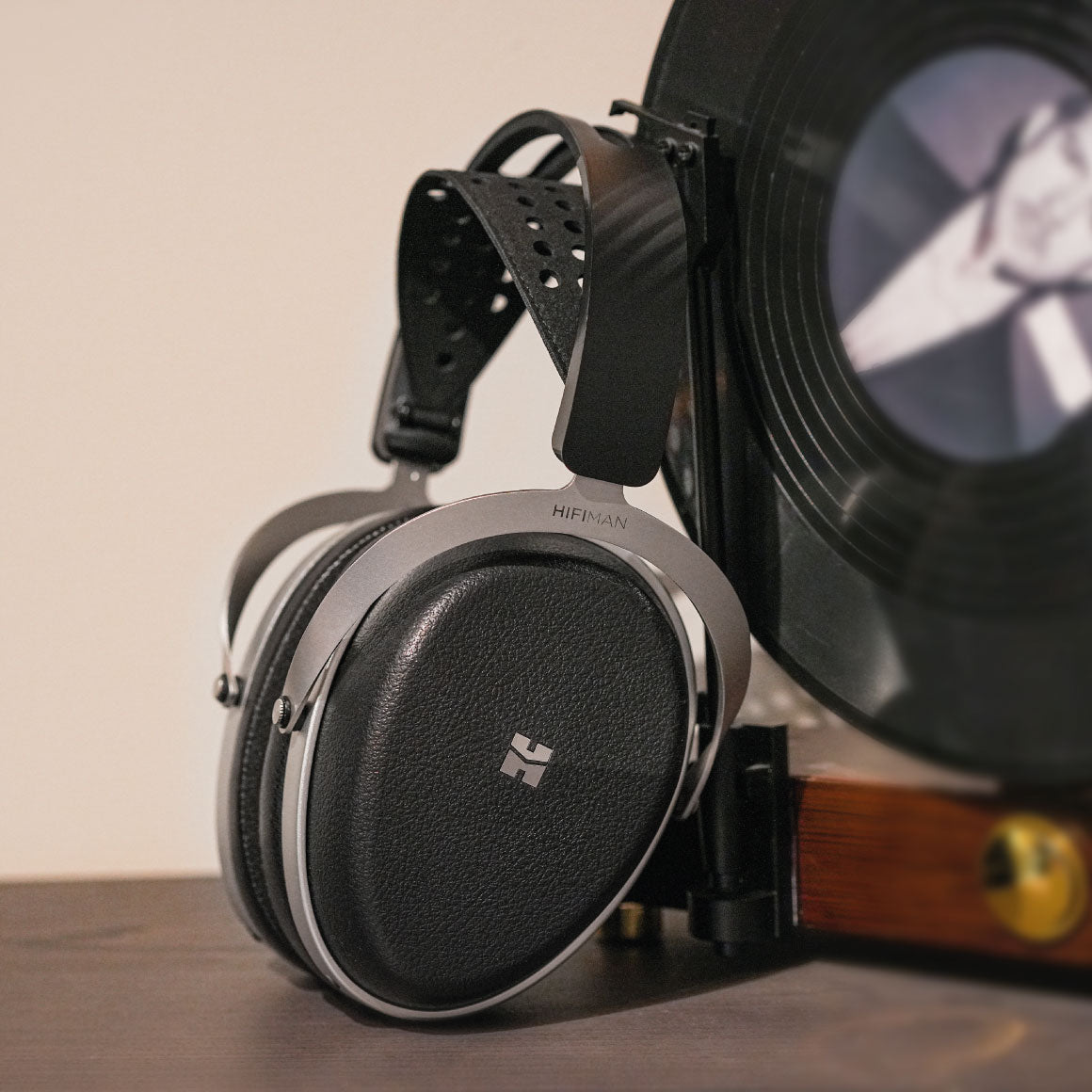 Headphone-Zone-HiFiMAN-AUDIVINA_LE