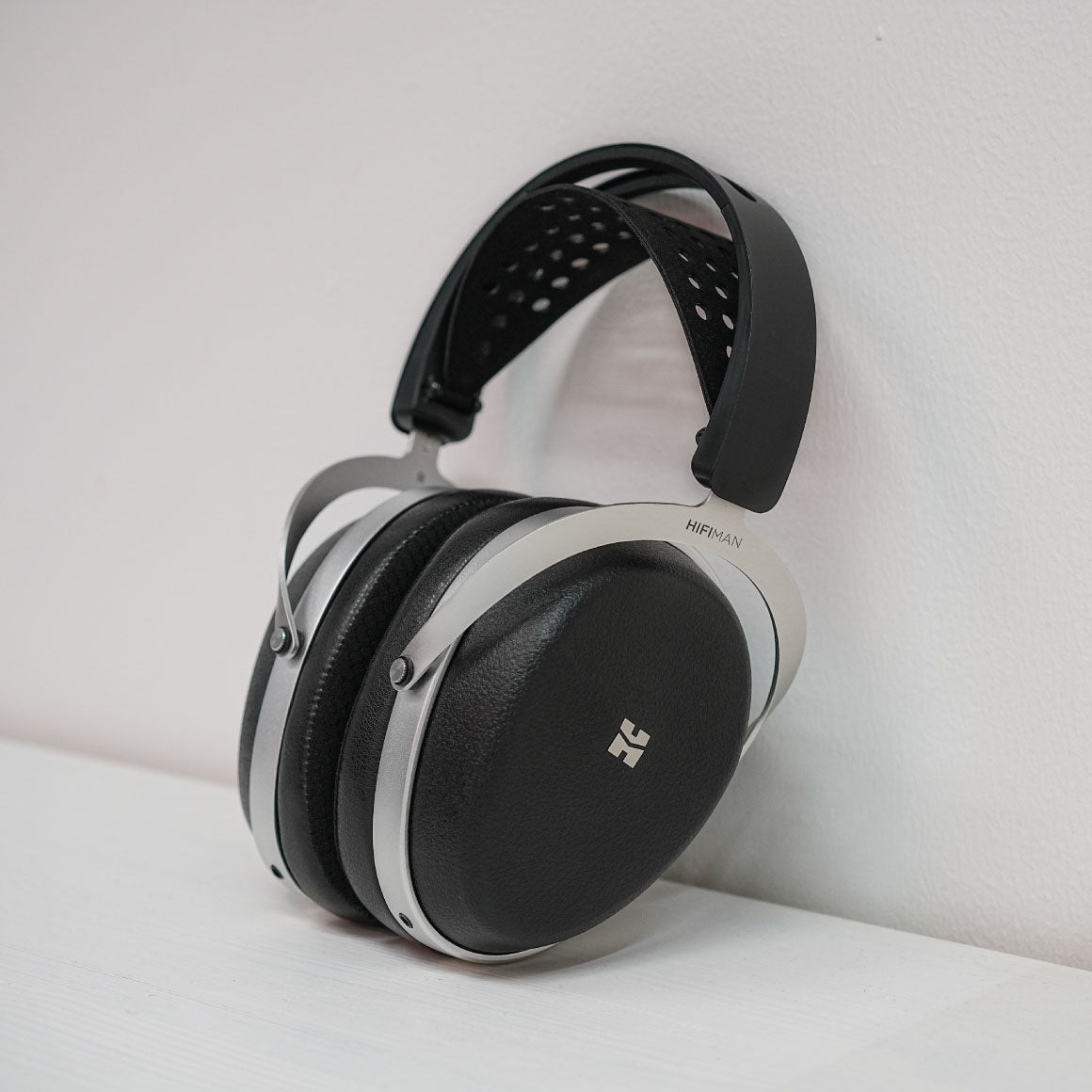 Headphone-Zone-HiFiMAN-AUDIVINA_LE