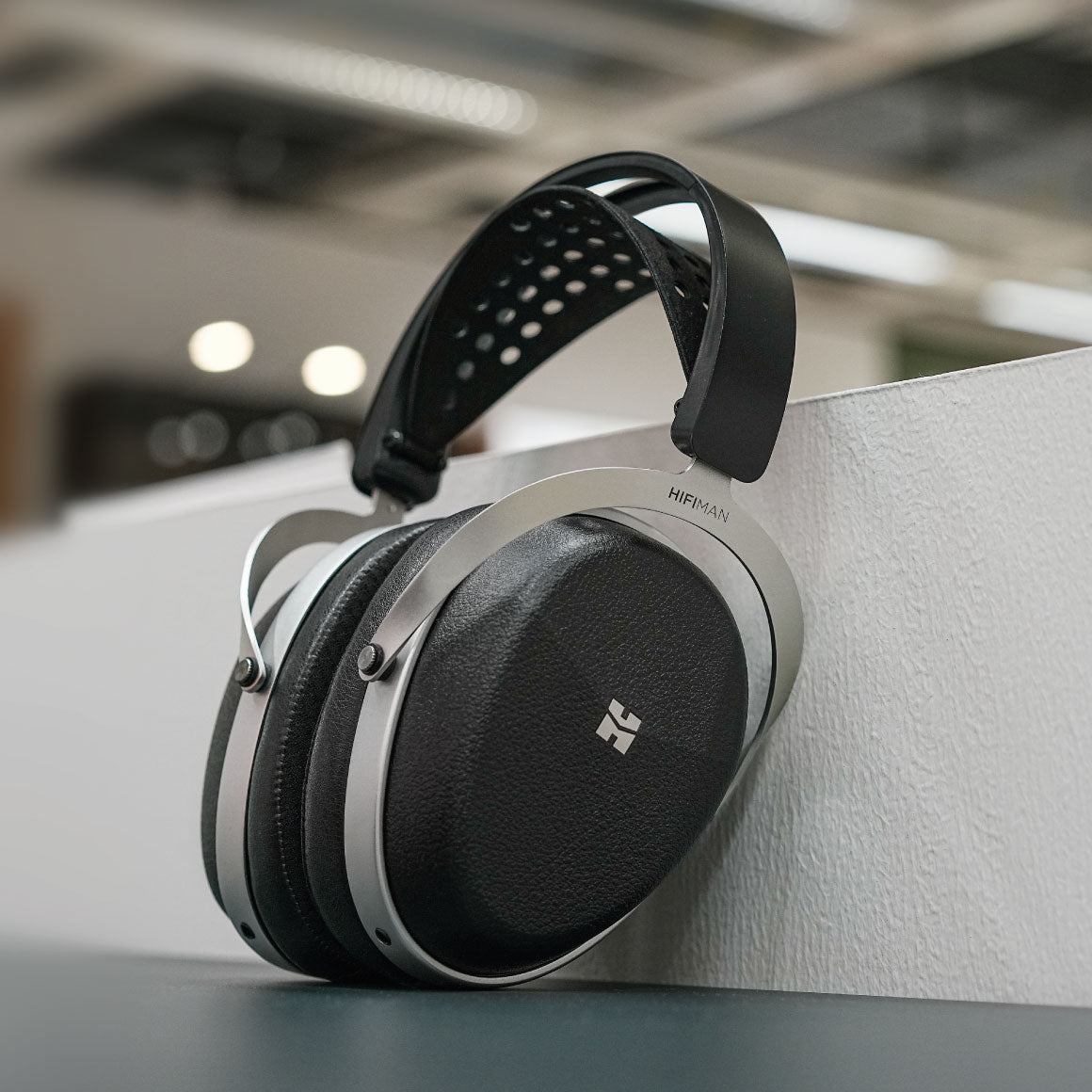 Headphone-Zone-HiFiMAN-AUDIVINA_LE