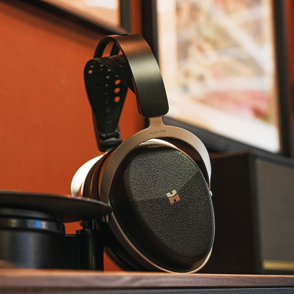 Headphone-Zone-HiFiMAN-AUDIVINA_LE