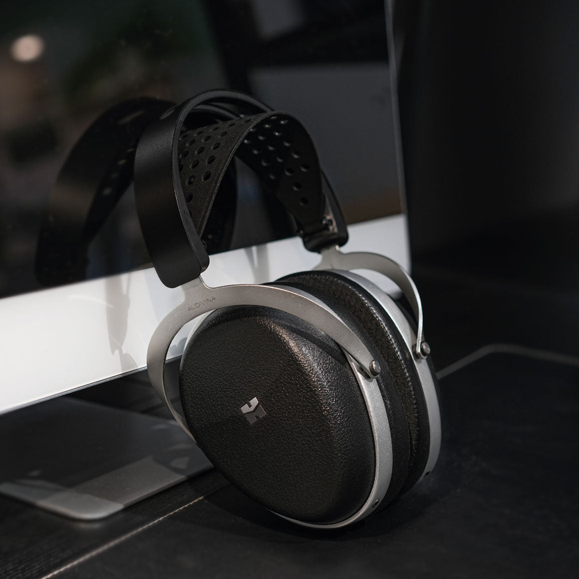 Headphone-Zone-HiFiMAN-AUDIVINA_LE