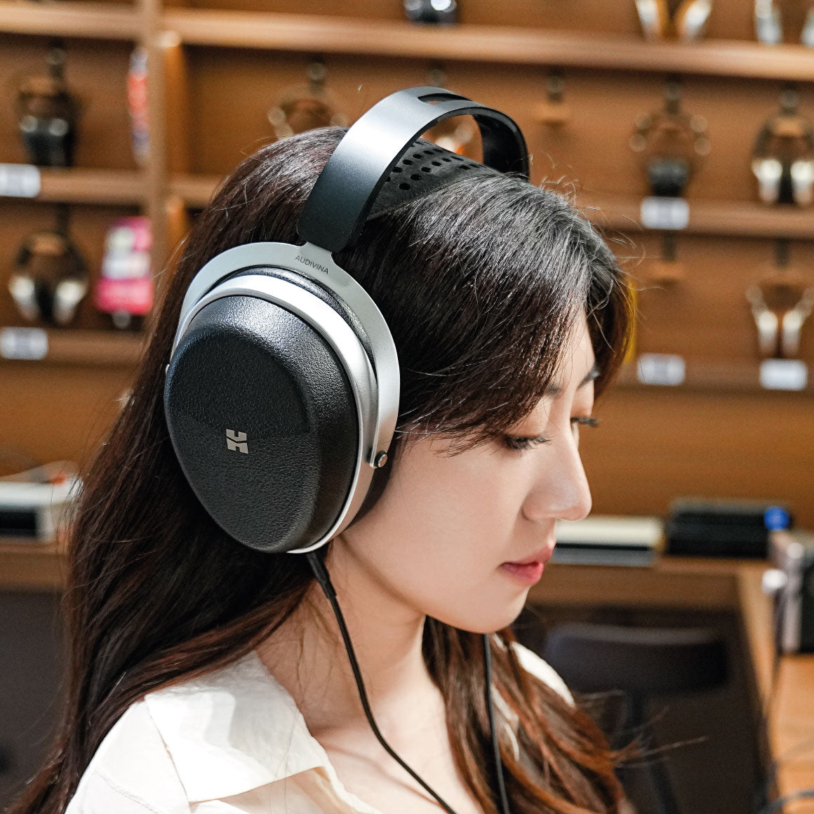 Headphone-Zone-HiFiMAN-AUDIVINA_LE