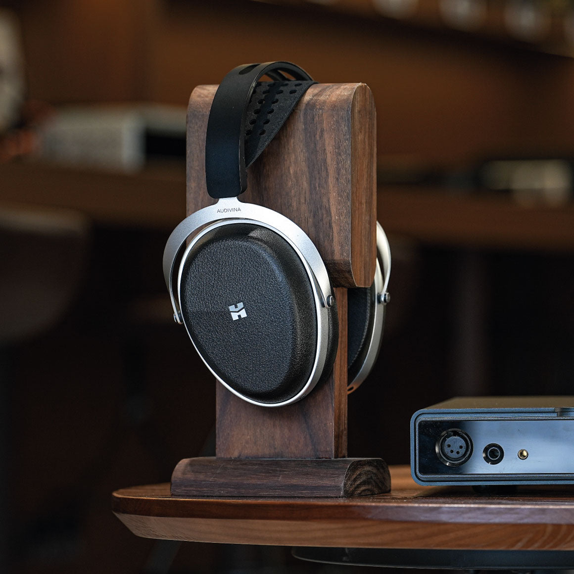Headphone-Zone-HiFiMAN-AUDIVINA_LE
