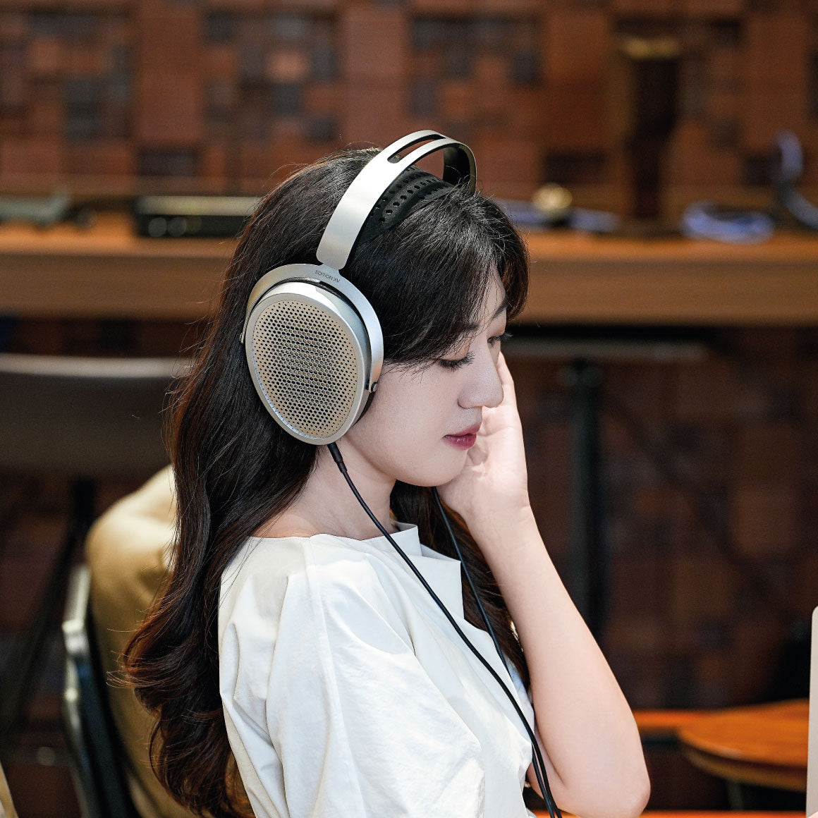 Headphone-Zone-HiFiMAN-Edition-XV