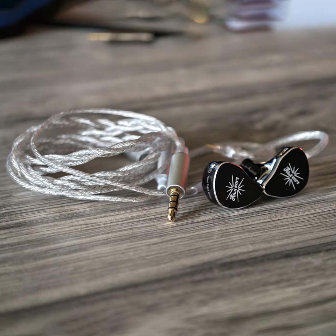 Headphone-Zone-Kiwi-Ears-Belle-Black-3.5mm-STD