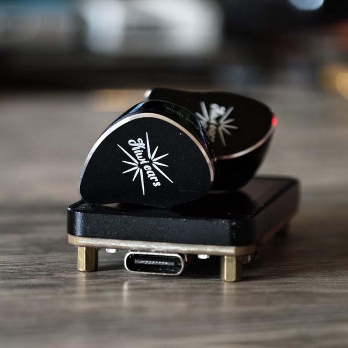 Headphone-Zone-Kiwi-Ears-Belle-Black-Type-C-With-Mic