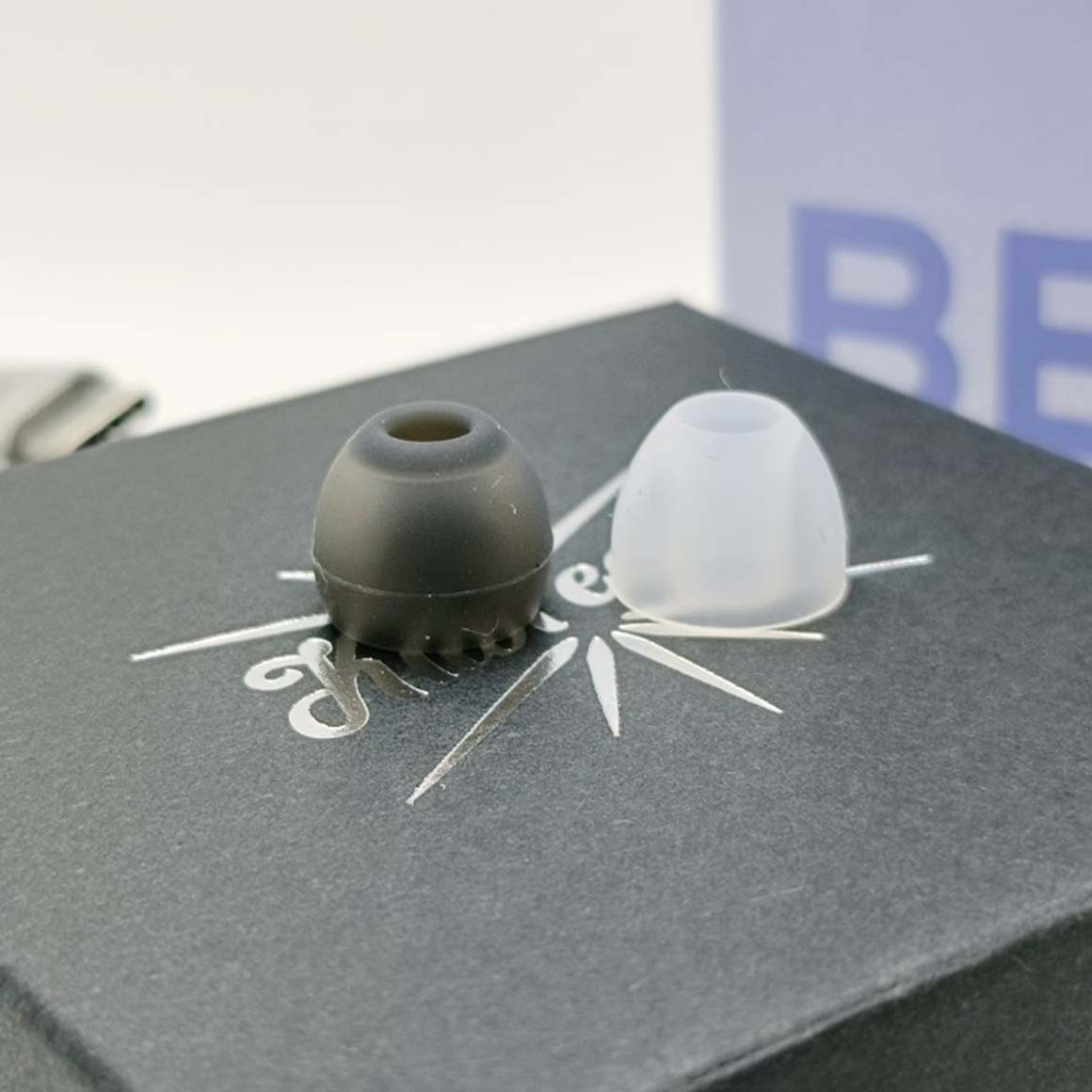 Headphone-Zone-Kiwi-Ears-Belle-Silver-3.5mm-With-Mic