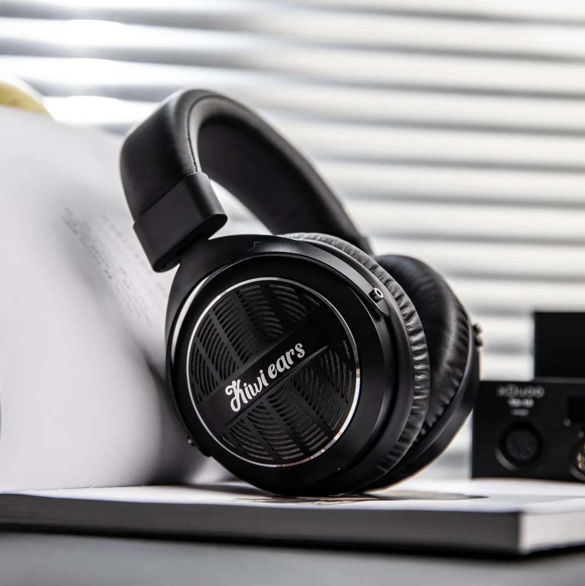Headphone-Zone-Kiwi-Ears-ellipse