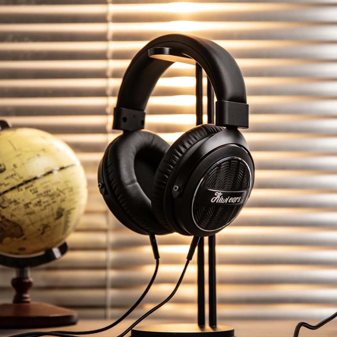 Headphone-Zone-Kiwi-Ears-ellipse