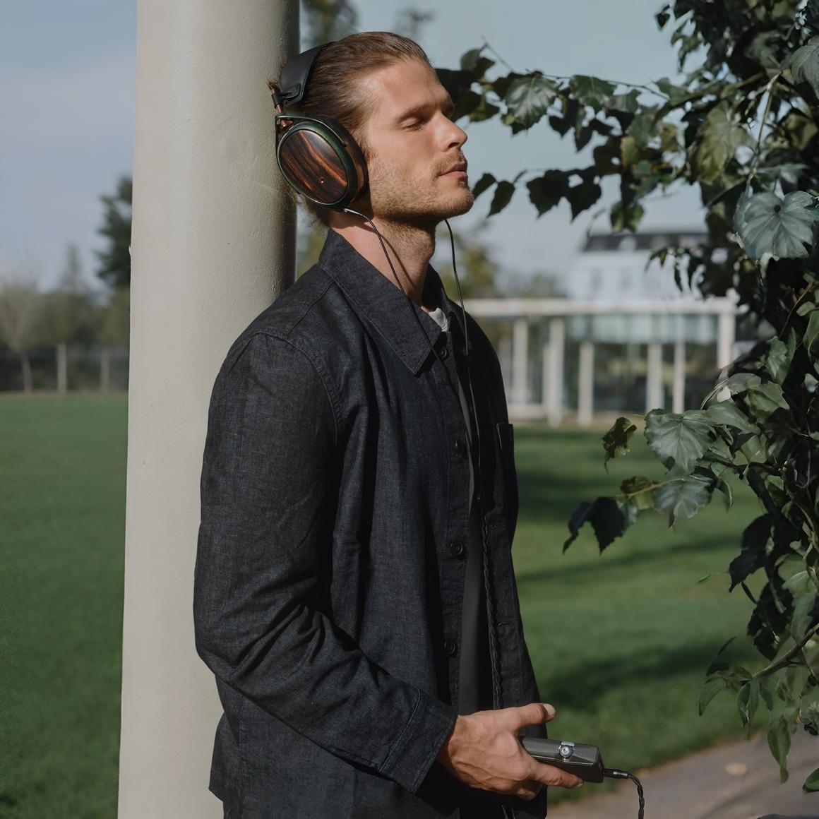Headphone-Zone-Meze-STRADA