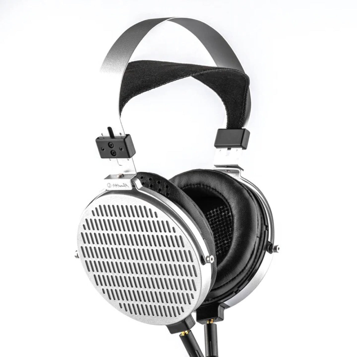 Headphone-Zone-Moondrop-COSMO