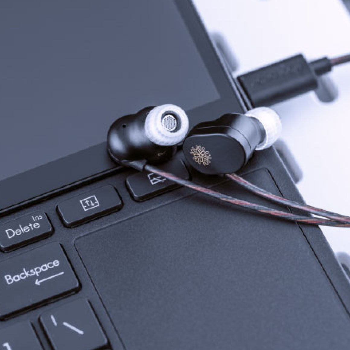 Headphone-Zone-Moondrop-JIU