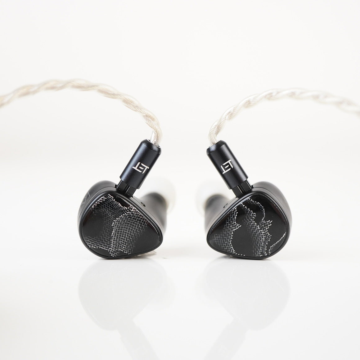 Headphone-Zone-Noble-Audio-Onyx-Demo-Unit