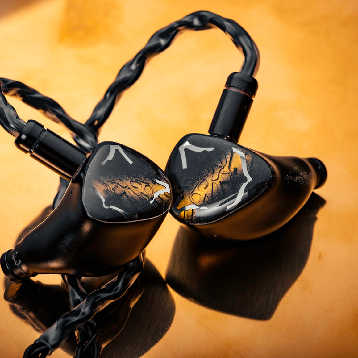 Headphone-Zone-Noble-Audio-Vanguard