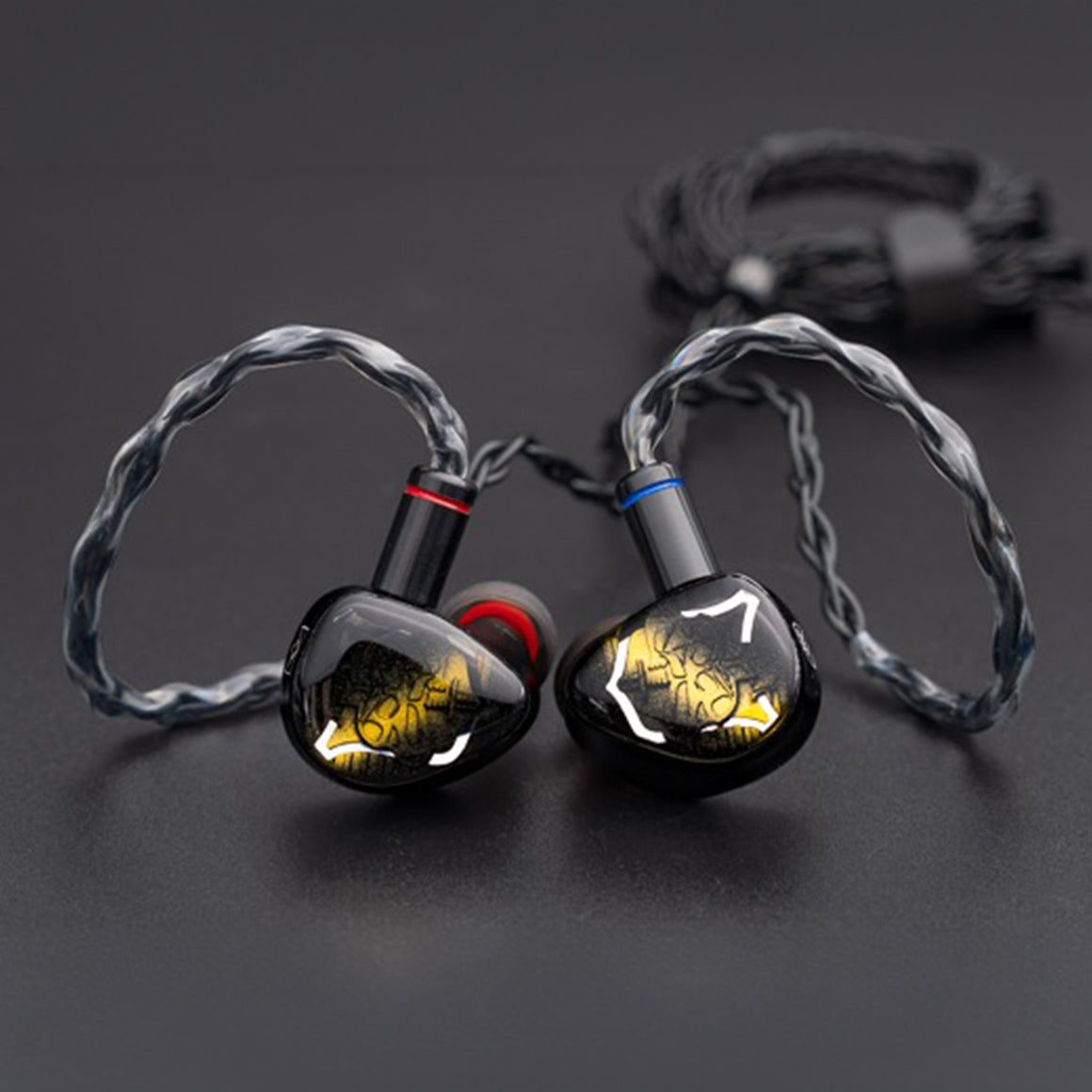 Headphone-Zone-Noble-Audio-Vanguard